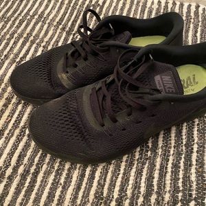 All black Nike free run